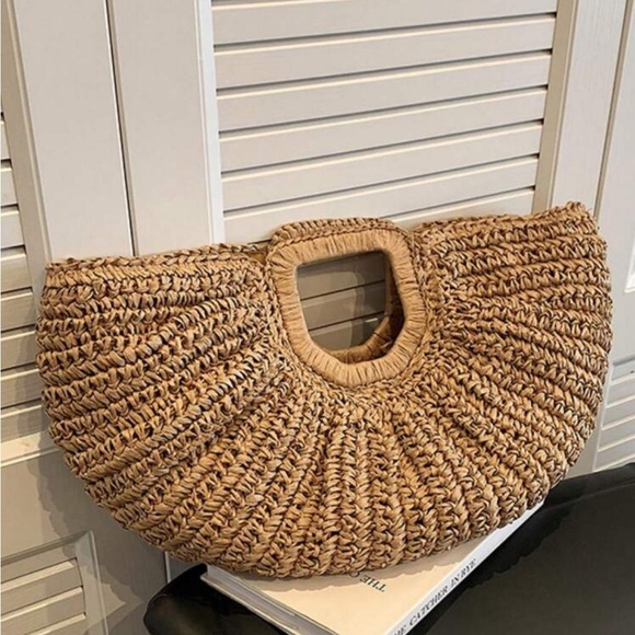 Chic Tan Woven Handbag - Picture 3 of 4